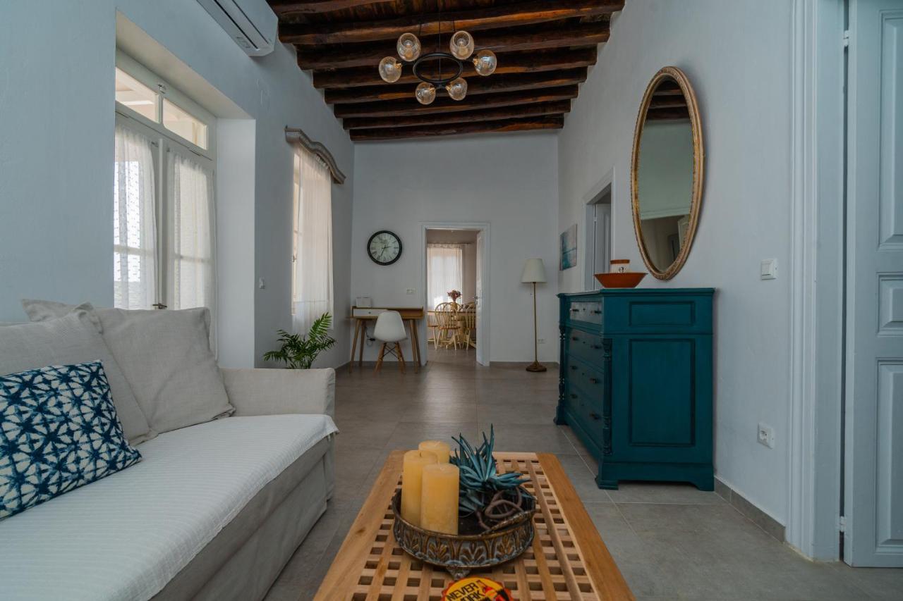 Komis Mansion Exámbela מראה חיצוני תמונה