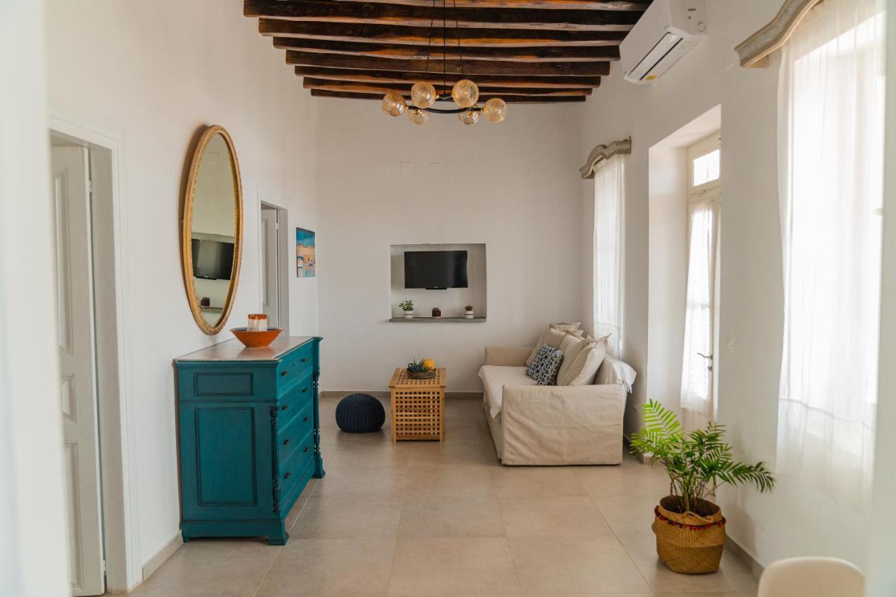 Komis Mansion Exámbela מראה חיצוני תמונה