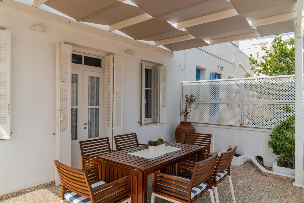 Komis Mansion Exámbela מראה חיצוני תמונה