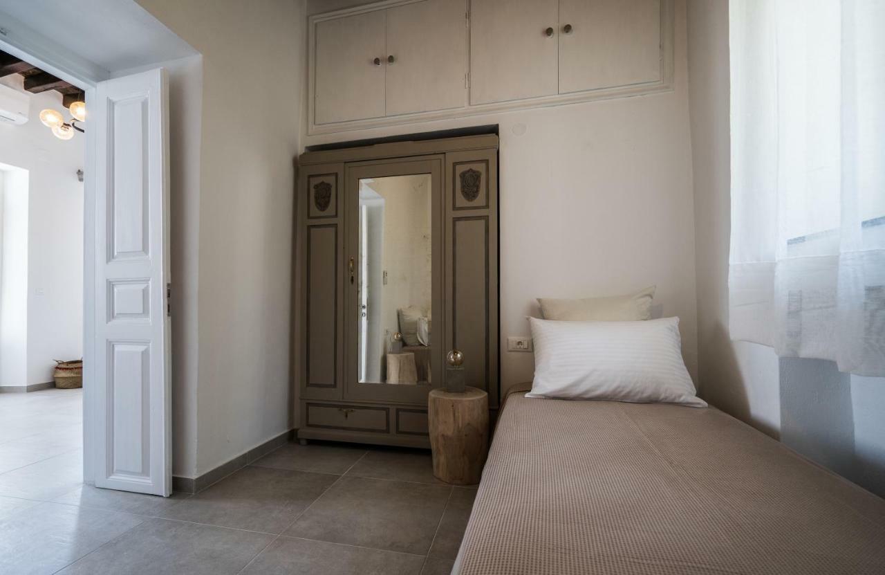 Komis Mansion Exámbela מראה חיצוני תמונה