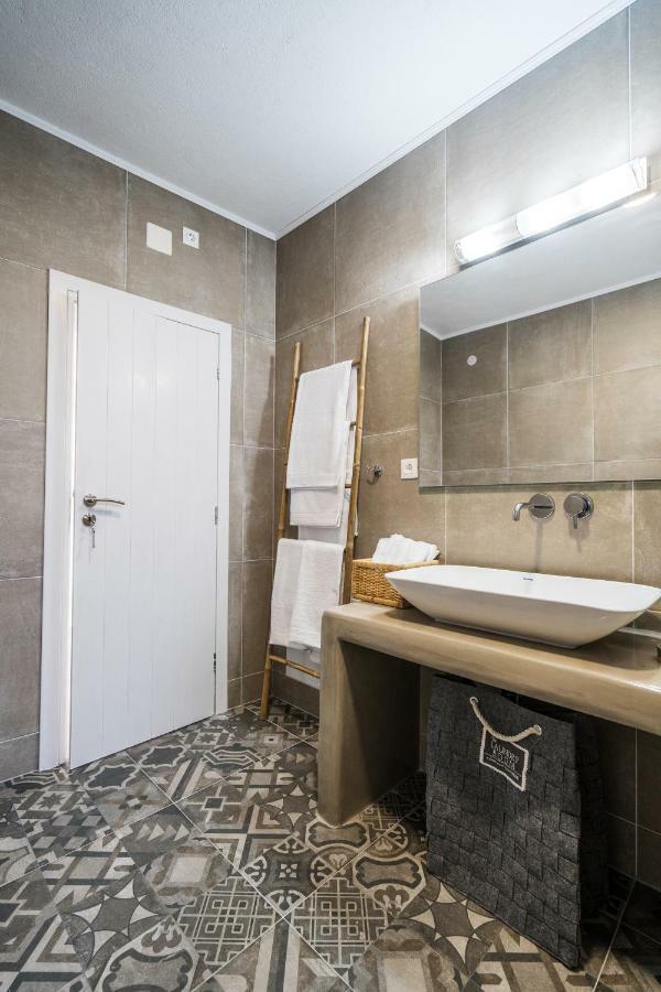Komis Mansion Exámbela מראה חיצוני תמונה